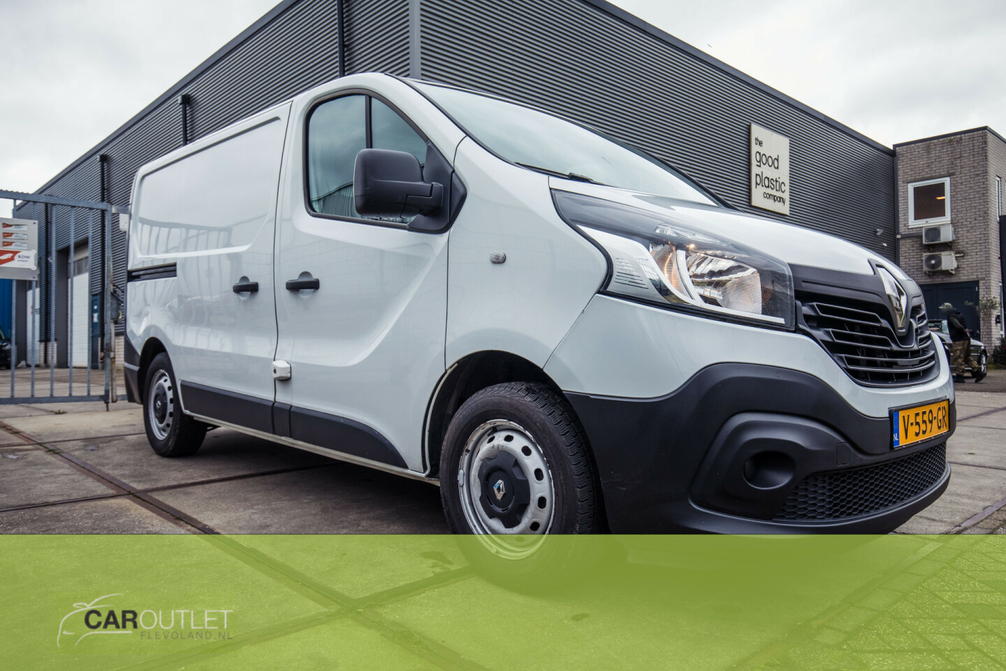 Renault-Trafic-0