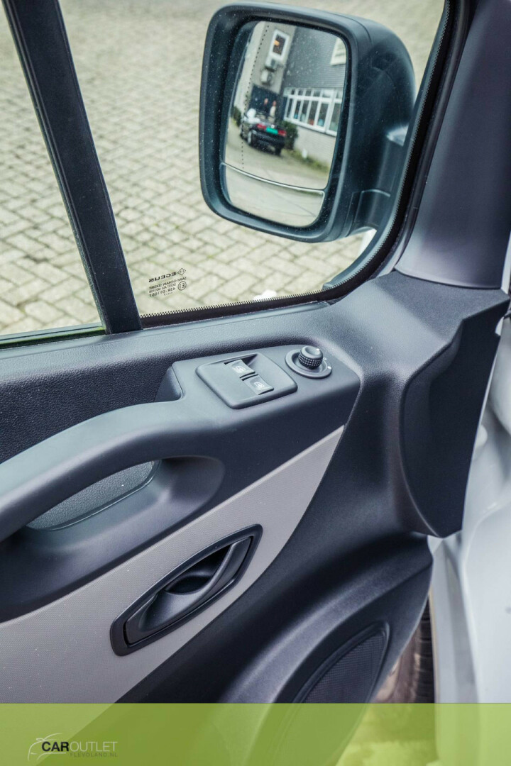 Renault-Trafic-7